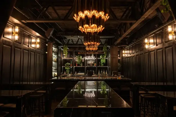 Espacios gastro de BLESS Ibiza The Site con coctelería de autor, sushi en vivo y cocina mediterránea junto al mar